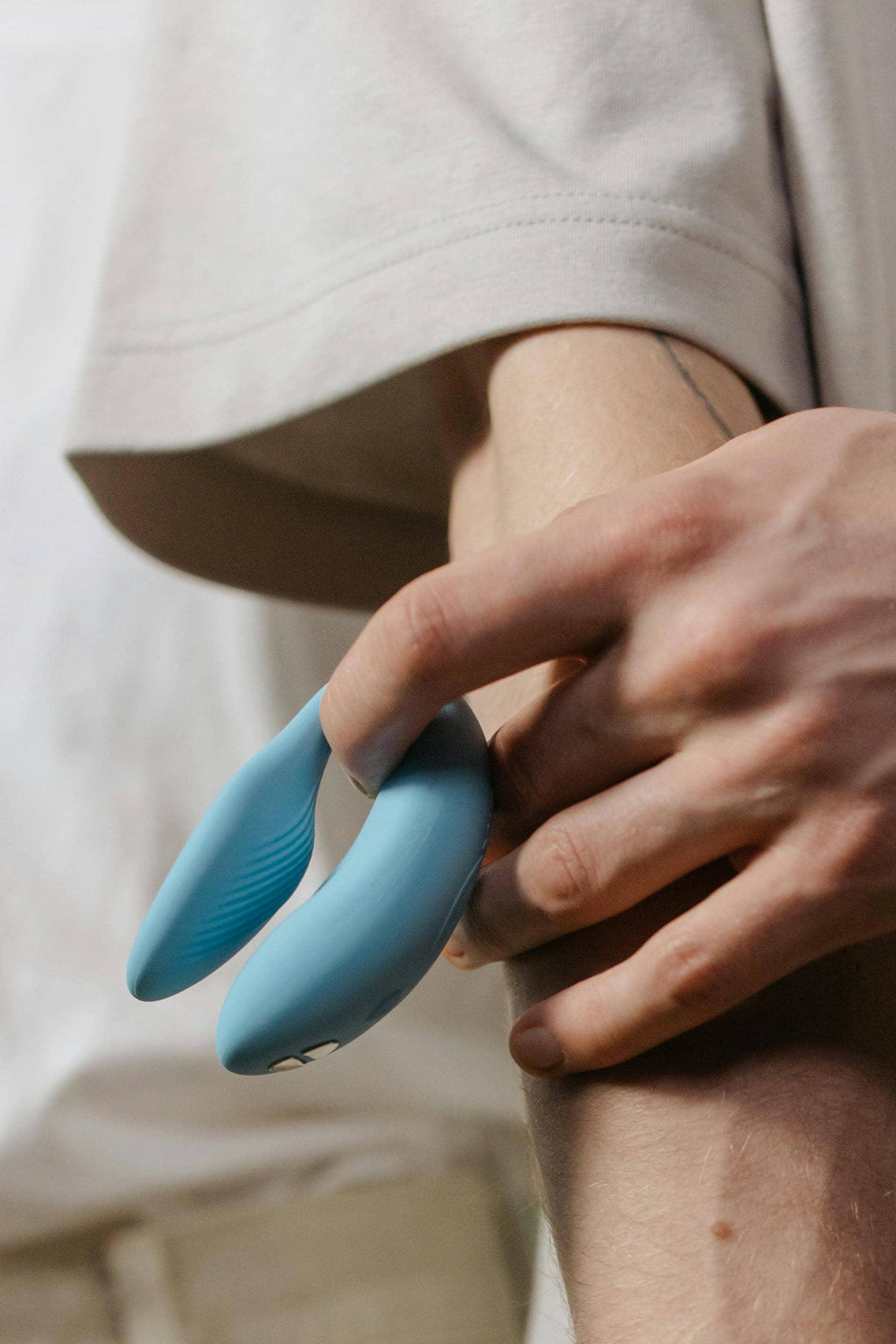 main tenant un sextoy