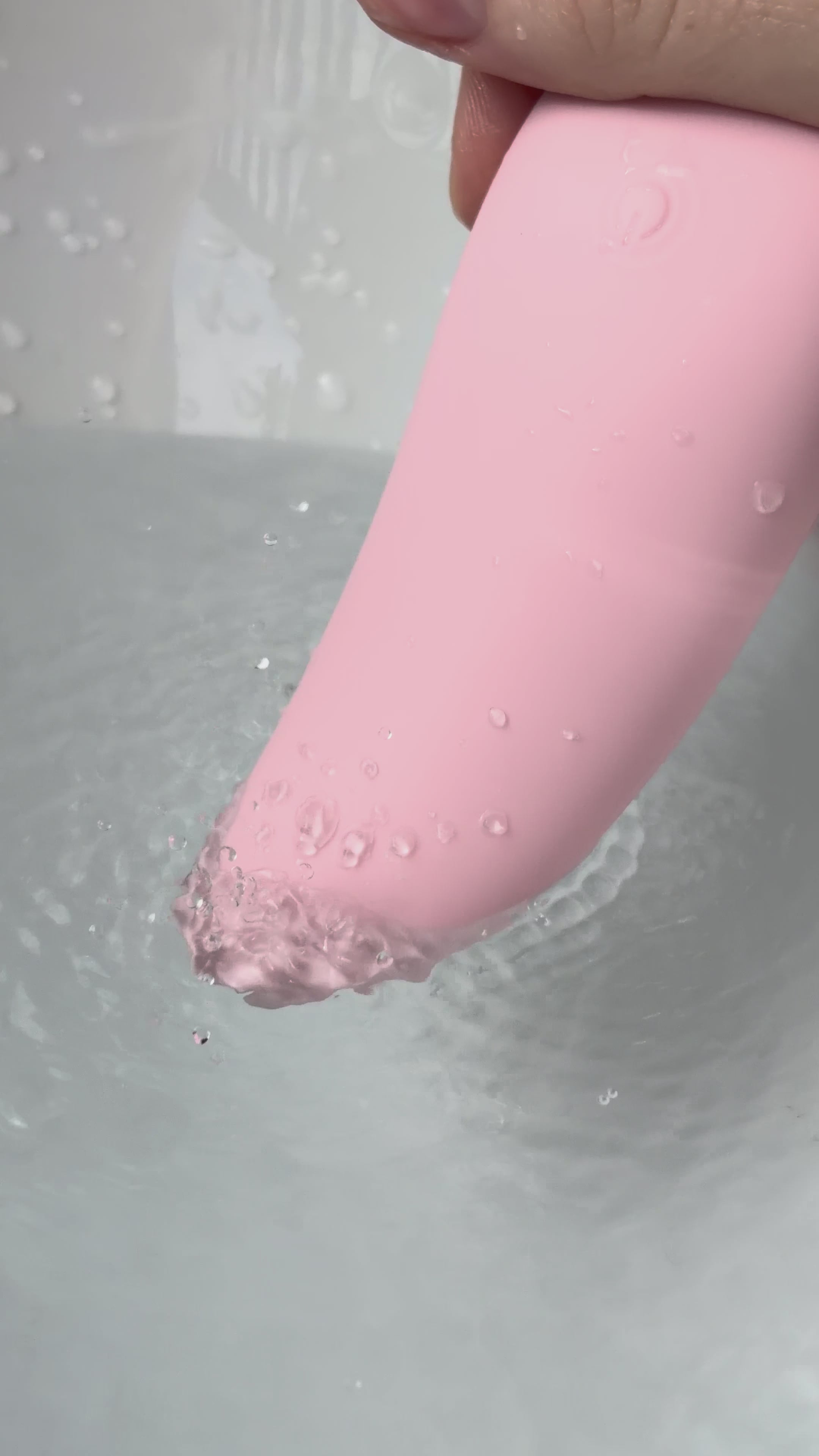 sextoy clitoridien aimi vibrant dans l'eau
